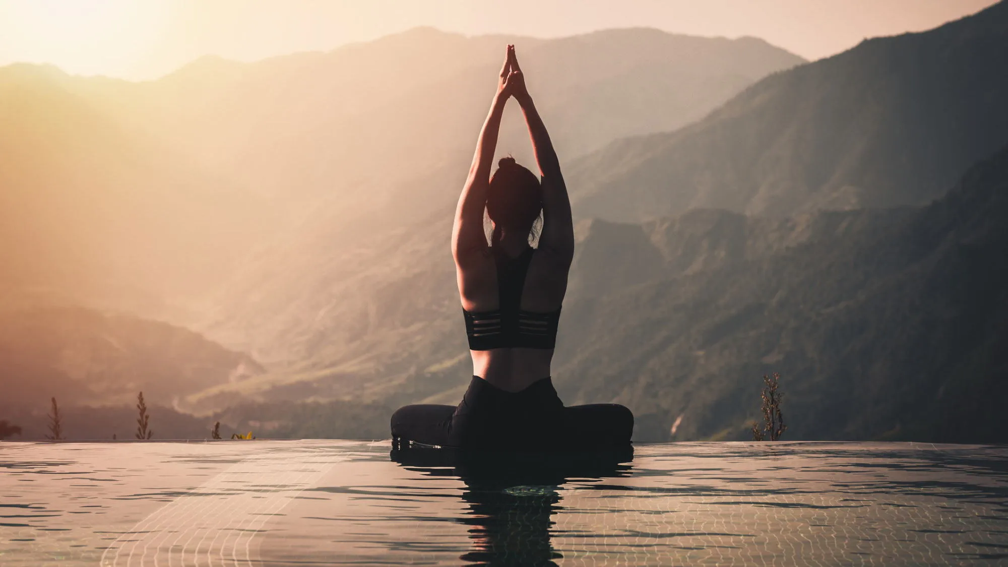 Yoga Sunset Session: Relaksasi Tubuh dan Pikiran