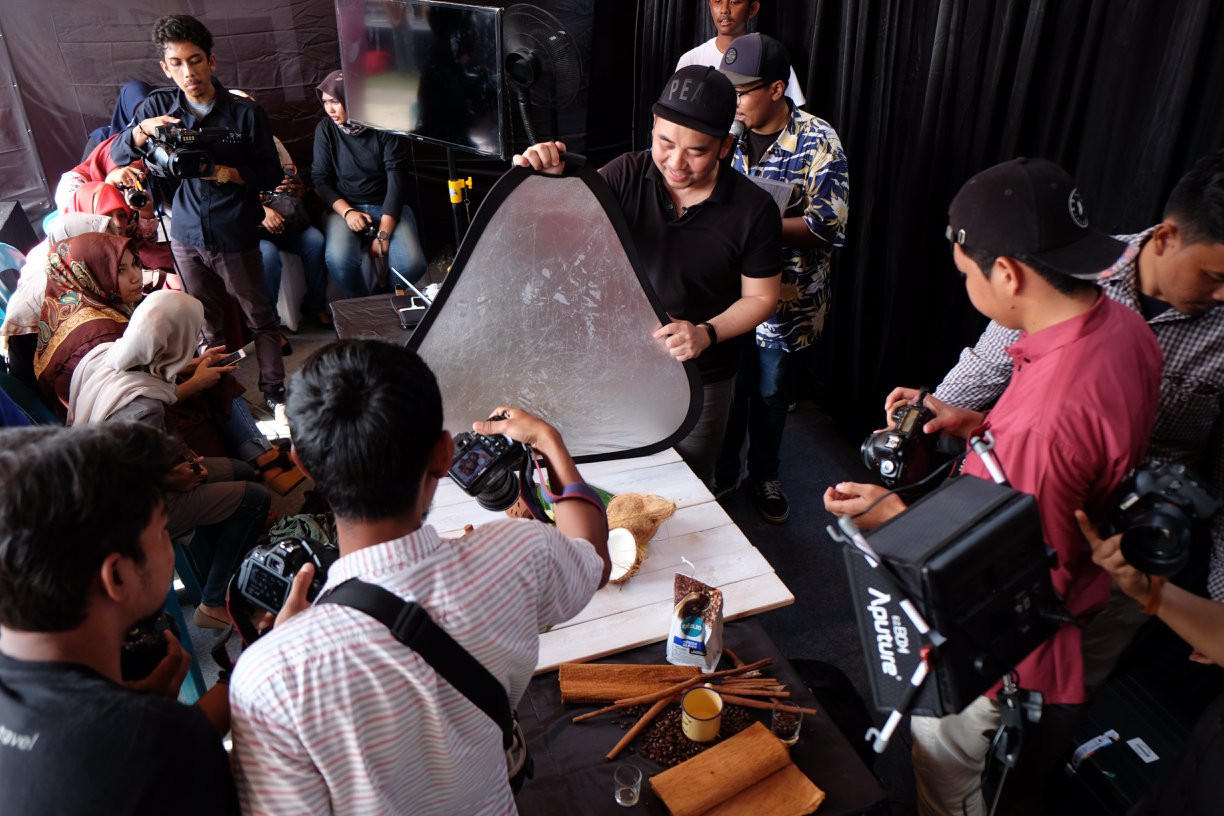 Workshop Fotografi Produk Menggunakan Smartphone